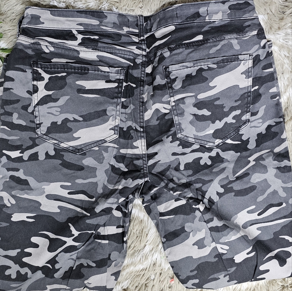 NYDJ Camo Jeans K - Picture 6 of 8